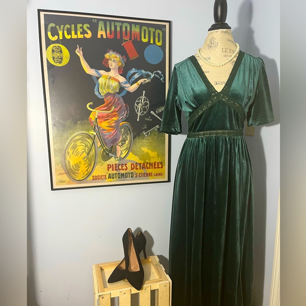 Green velvet dress lace details